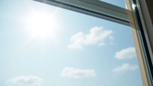kirkkaat ikkunat ilman raitoja